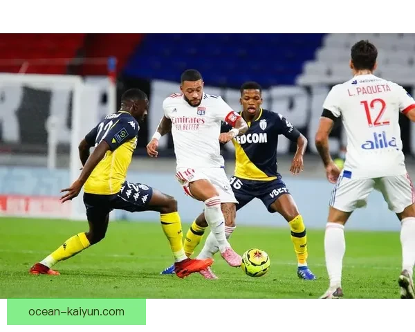 里昂战术调整引发新一轮表现回暖，球迷期待复苏表现