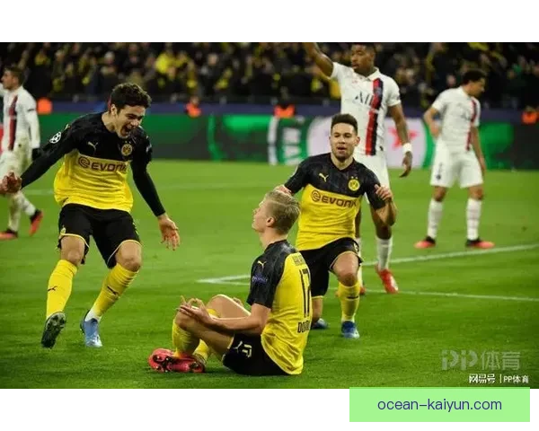 马奎尔中卫风格逐渐得到认可,展现出竞争力增强的趋势 马奎尔中卫风格逐渐得到认可,展现出竞争力增强的趋势